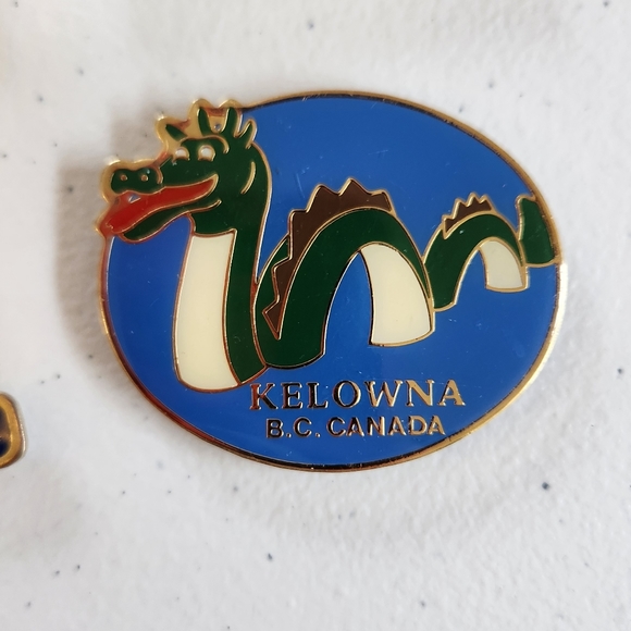 Vintage 90s Travel Magnets Fridge Magnet Mt Rainier Kelowna Ogopogo Eclectic lot - Picture 5 of 8